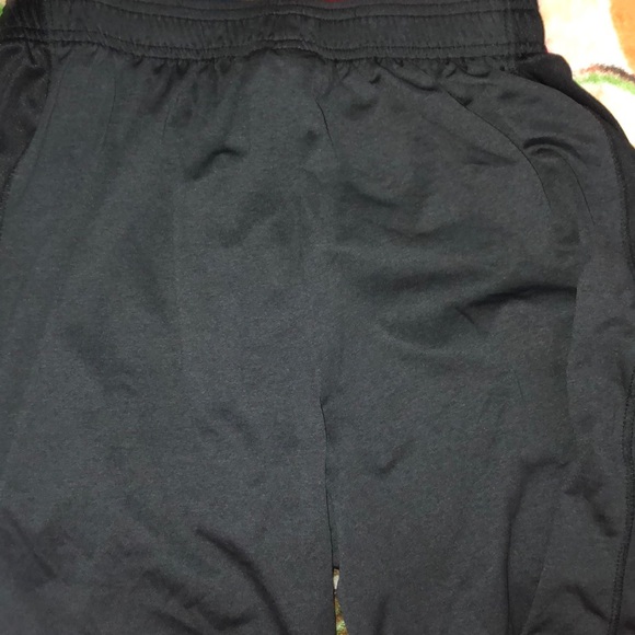 Black sports shorts - Picture 7 of 7